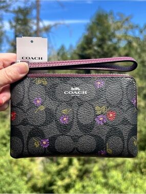 COACH Corner Zip Wristlet Wallet Limited Edition Country Floral Print CM867 NWT